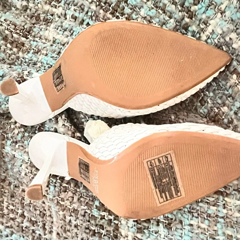 Forever 21 Textured White Mules - Picture 4 of 4